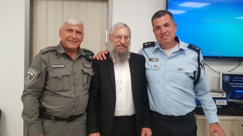הרמת כוסית לכבוד השנה החדשה בתחנת משטרת משגב