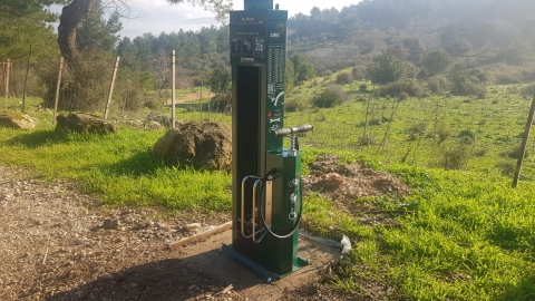 עמדת תחזוקת אופניים ביער שגב