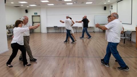 ריקודים סלוניים במרחבים