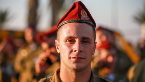 11 אדם אגמון 2.jpg