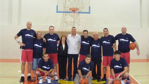11 קבוצת כדורסל לזכרו של בנימין סלע (2).jpg